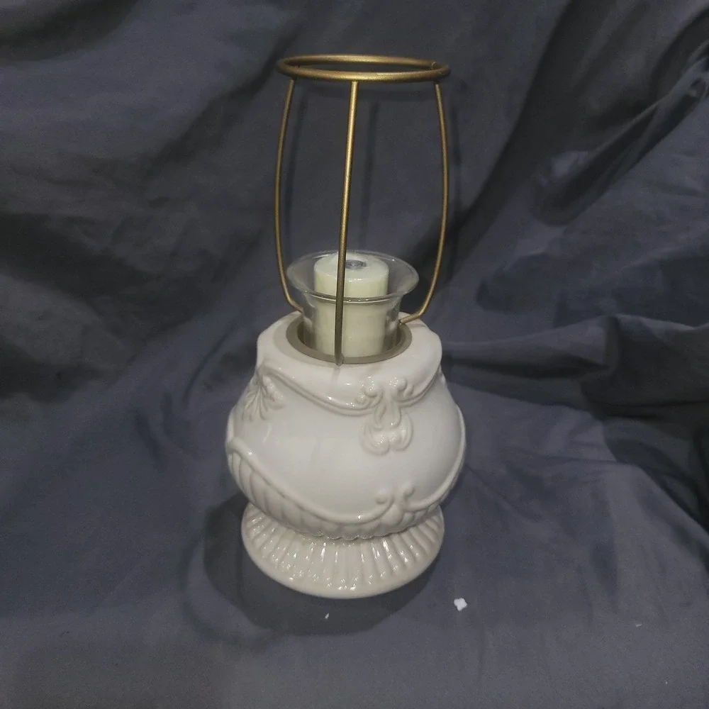 Lenox white filigree